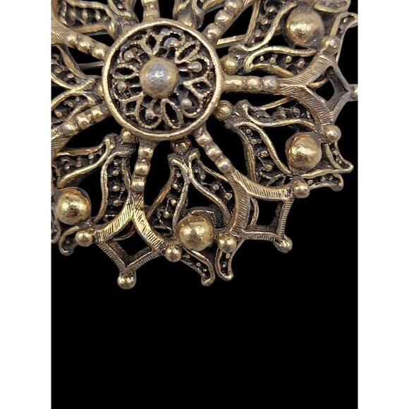 Hedy Snowflake Brooch Gold Tone Layered Open Metal Work Vintage Signed - Picture 3 of 16